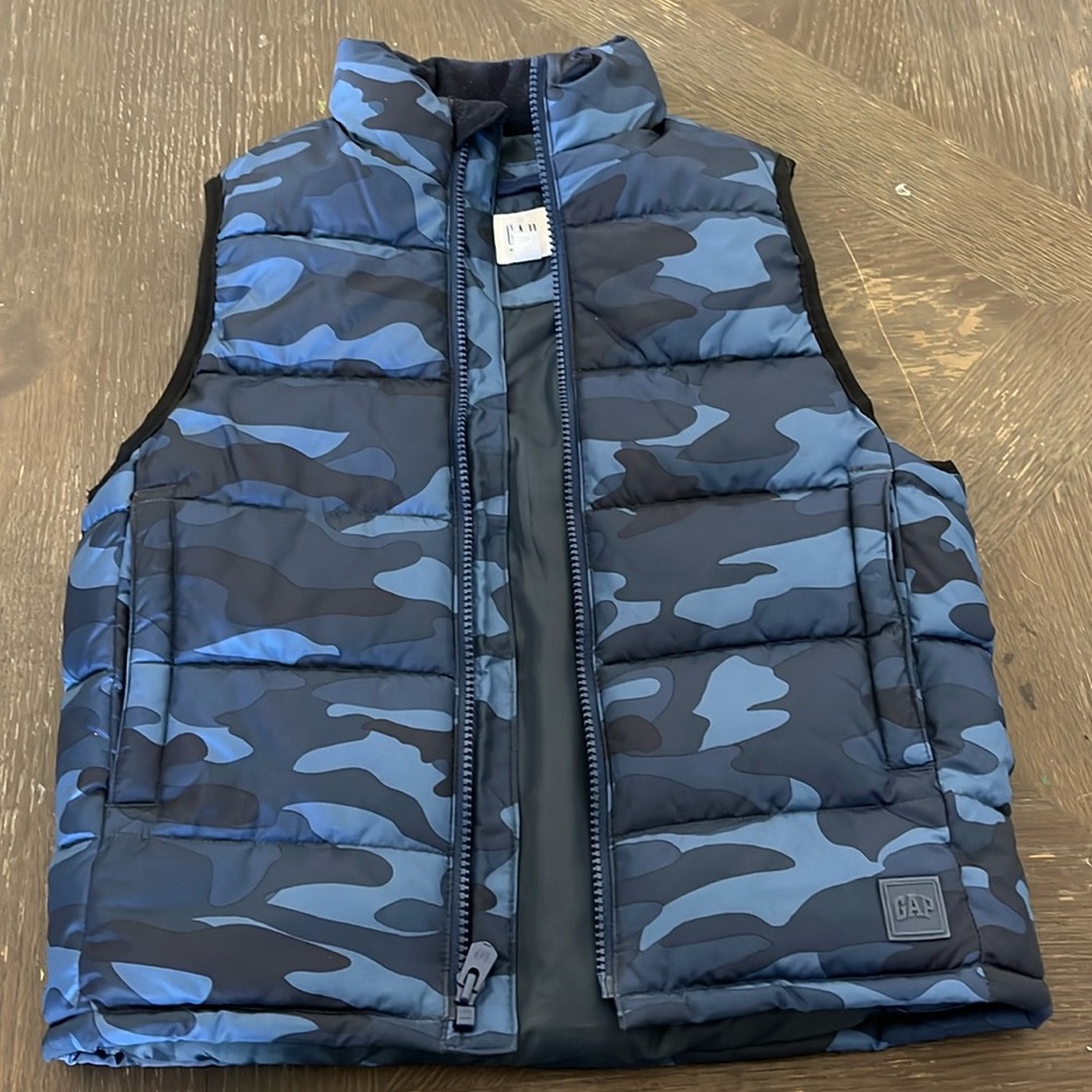 Gap camo print puffer vest,small